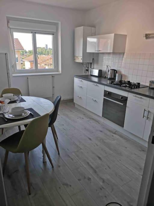 Charmant Appartement Au Calme Bourg-en-Bresse Eksteriør bilde
